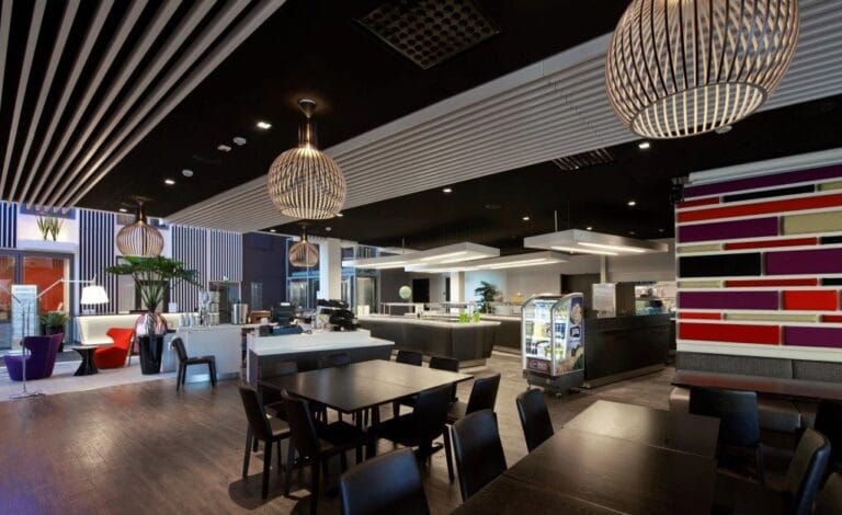 Plaza Pilke toimisto- ja ravintolatiloja – Designflooring vinyylilankut